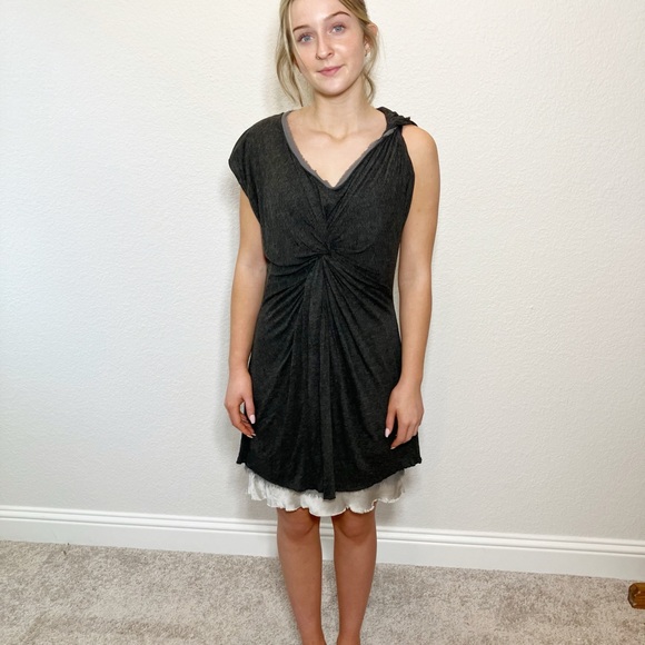🔥MOVING SALE🔥 Anthropologie Dolan gray jersey dress twist shoulder Medium - Picture 2 of 11